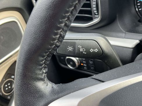 Used 2022 Ford Explorer XLT w/ Equipment Group 202A image 21