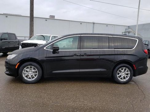 New 2026 Chrysler Voyager LX image 5