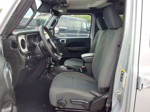 Used 2024 Jeep Gladiator Sport AWD/4WD image 17
