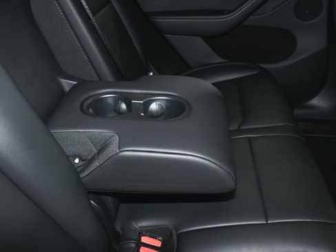 Used 2025 Tesla Model Y Long Range image 47