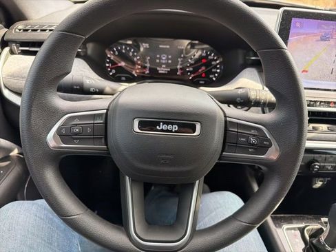 Used 2023 Jeep Compass Sport image 15