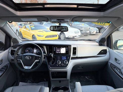 Used 2017 Toyota Sienna XLE w/ XLE Navigation Package FWD image 26