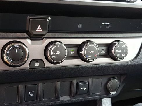 Certified 2020 Toyota Tacoma SR w/ SX Package AWD/4WD image 17