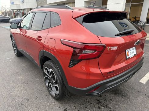 Used 2024 Chevrolet Trax RS w/ Sunroof Package image 3