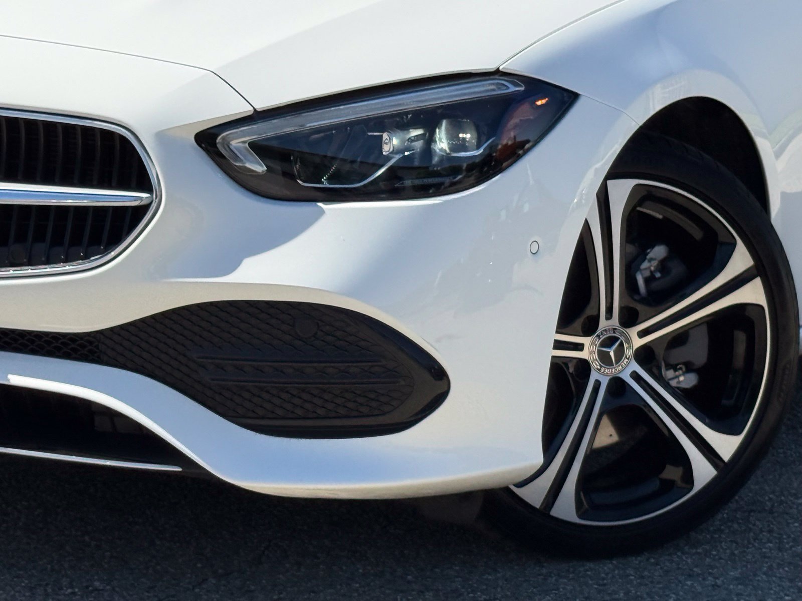 Used 2024 Mercedes-Benz C 300 Sedan image 3
