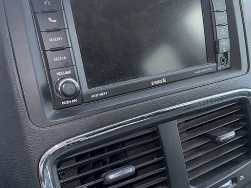 Used 2016 Dodge Grand Caravan SXT FWD image 14