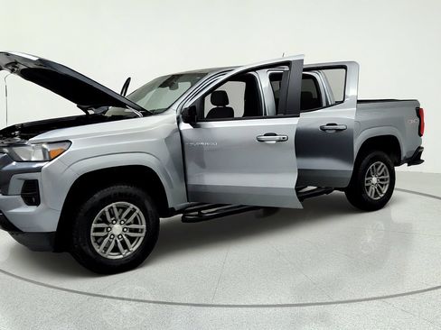 Used 2023 Chevrolet Colorado LT w/ LT Convenience Package II AWD/4WD image 9