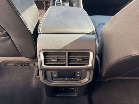 Used 2025 Volkswagen Atlas SE image 25