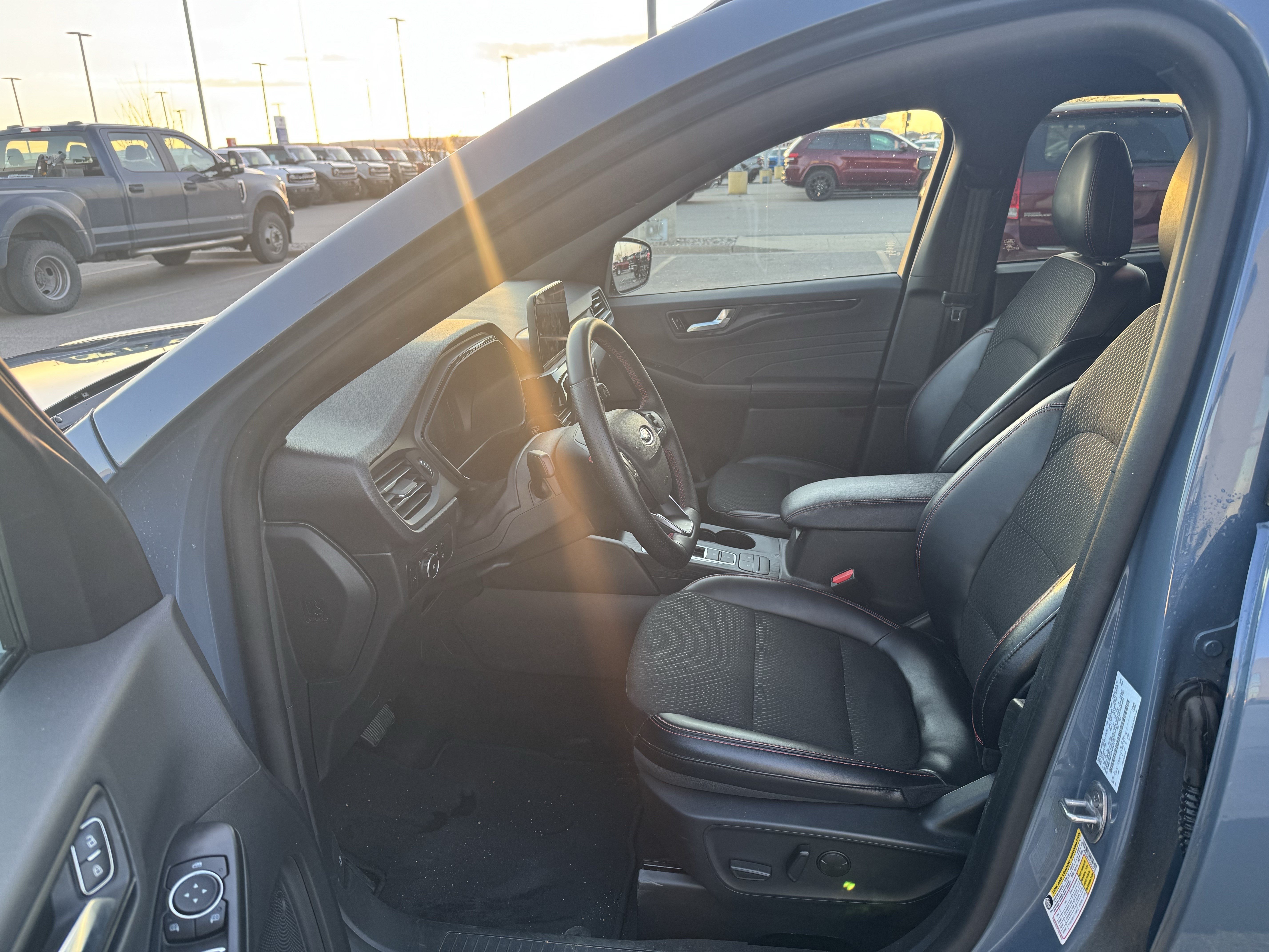 Used 2025 Ford Escape ST-Line Select AWD/4WD image 8
