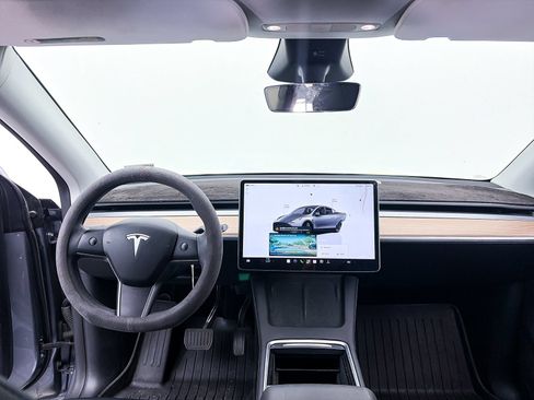 Used 2025 Tesla Model Y Long Range RWD image 20