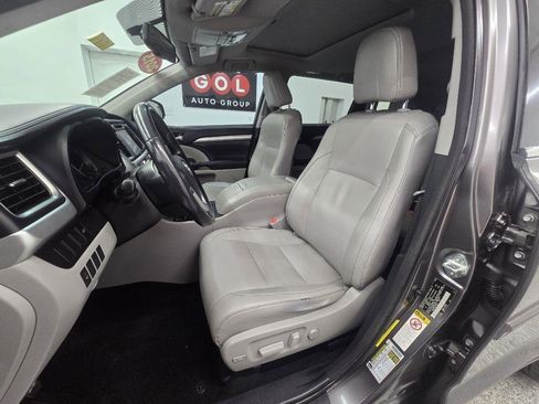 Used 2015 Toyota Highlander XLE FWD image 13