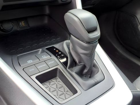 Certified 2025 Toyota RAV4 XLE w/ Convenience Package FWD image 23