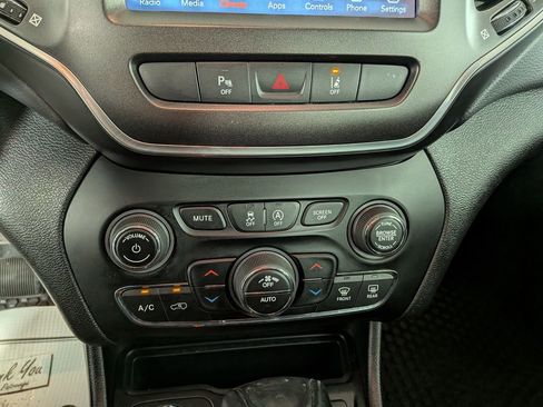 Certified 2021 Jeep Cherokee Trailhawk w/ Premium Leather Package image 28