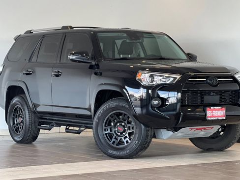 Certified 2023 Toyota 4Runner SR5 Premium w/ Moonroof Package AWD/4WD image 2