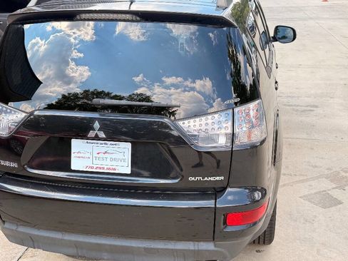 Used 2013 Mitsubishi Outlander SE image 25
