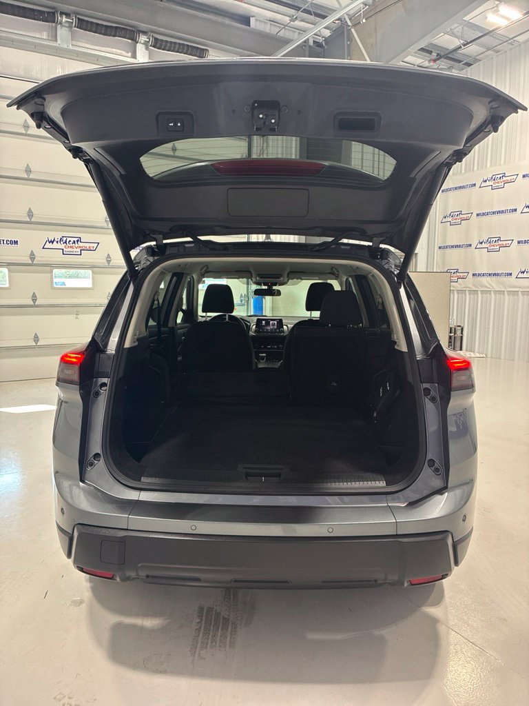 Used 2024 Nissan Rogue SV FWD image 35