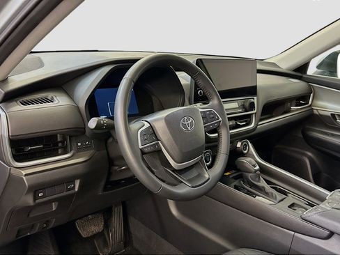 Used 2025 Toyota Grand Highlander XLE image 18