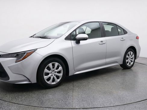 Used 2025 Toyota Corolla LE FWD image 3