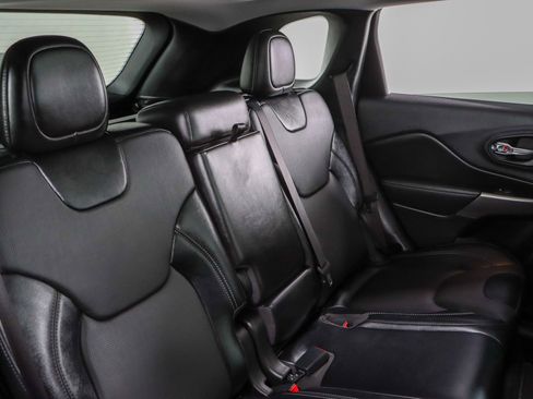 Used 2022 Jeep Cherokee Limited w/ Sun & Sound Group AWD/4WD image 29