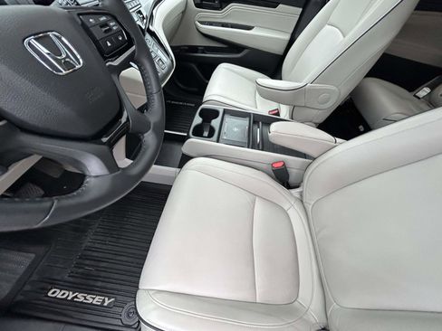Used 2025 Honda Odyssey Touring image 10