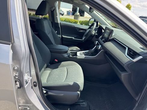 Used 2021 Toyota RAV4 XLE w/ XLE Grade Weather Package AWD/4WD image 10