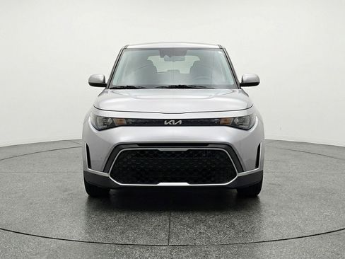 Used 2025 Kia Soul LX w/ LX Technology Package image 2