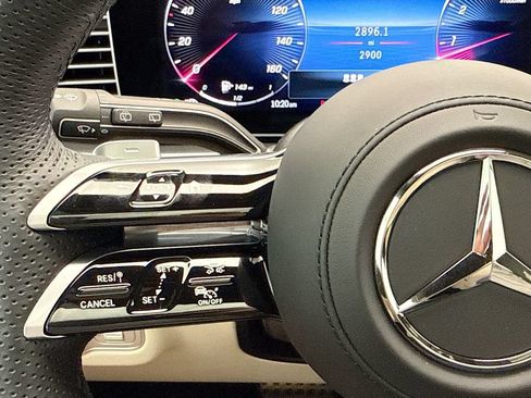 Used 2025 Mercedes-Benz GLS 580 4MATIC image 11
