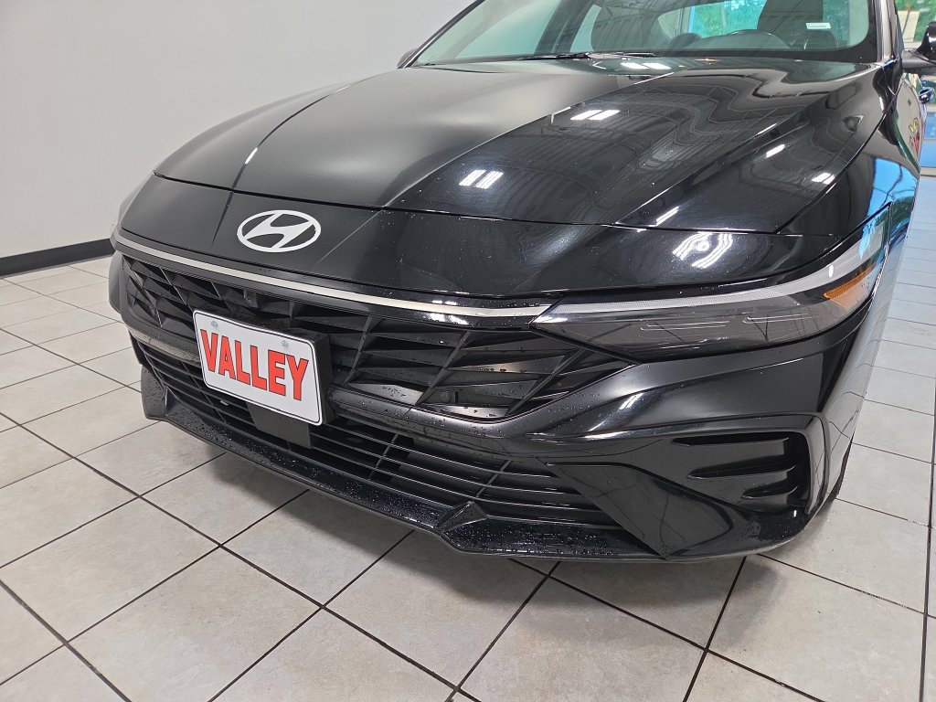 Used 2024 Hyundai Elantra Limited FWD image 22