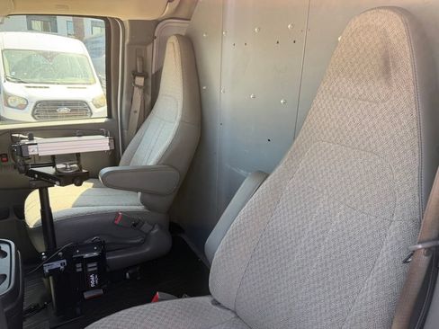 Used 2020 Chevrolet Express 2500 RWD image 21