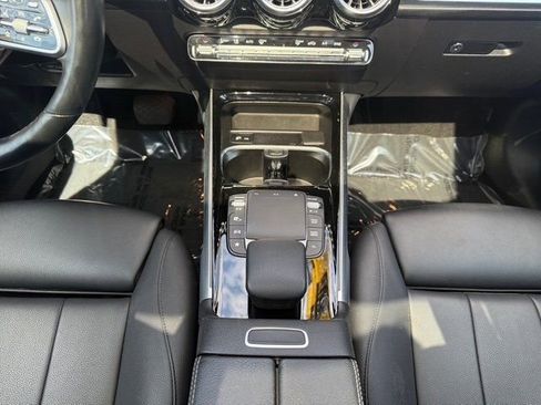 Used 2022 Mercedes-Benz GLB 250 4MATIC w/ Premium Package Lite image 27