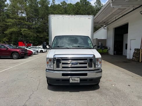 Used 2023 Ford E-450 and Econoline 450 Super Duty w/ Power Windows & Locks Group RWD image 9