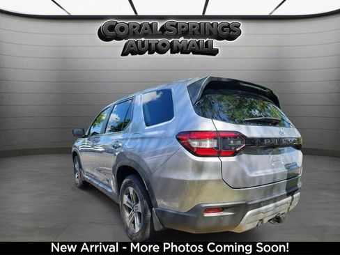 Used 2025 Honda Pilot EX-L image 3