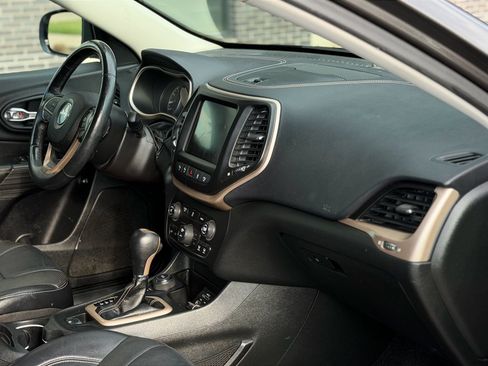 Used 2014 Jeep Cherokee Limited w/ Technology Group AWD/4WD image 9