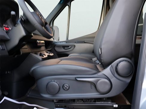 New 2025 Mercedes-Benz Sprinter 2500 image 33