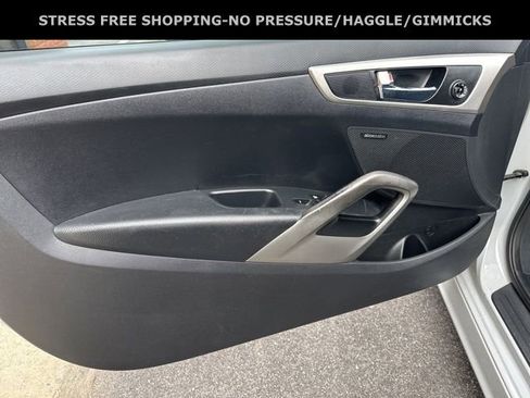 Used 2013 Hyundai Veloster RE:MIX Edition image 8