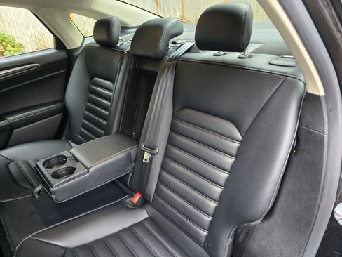 Used 2019 Ford Fusion SEL image 17