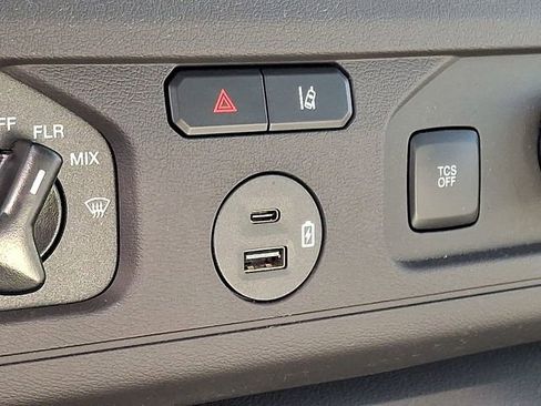 Used 2024 Ford E-450 and Econoline 450 Super Duty w/ Driver's Safety Package image 22