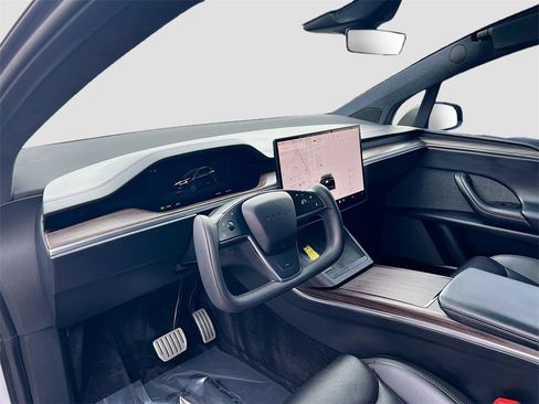 Used 2022 Tesla Model X image 9