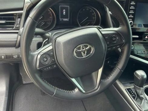 Used 2023 Toyota Camry SE FWD image 3