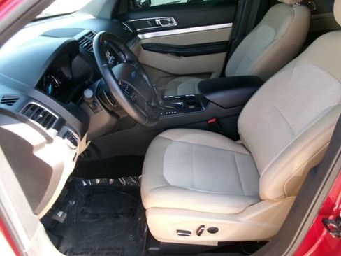 Used 2017 Ford Explorer XLT w/ Equipment Group 201A FWD image 10
