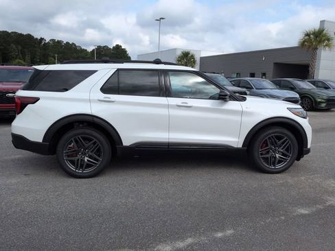 New 2026 Ford Explorer ST-Line w/ ST-Line Street Pack AWD/4WD image 3
