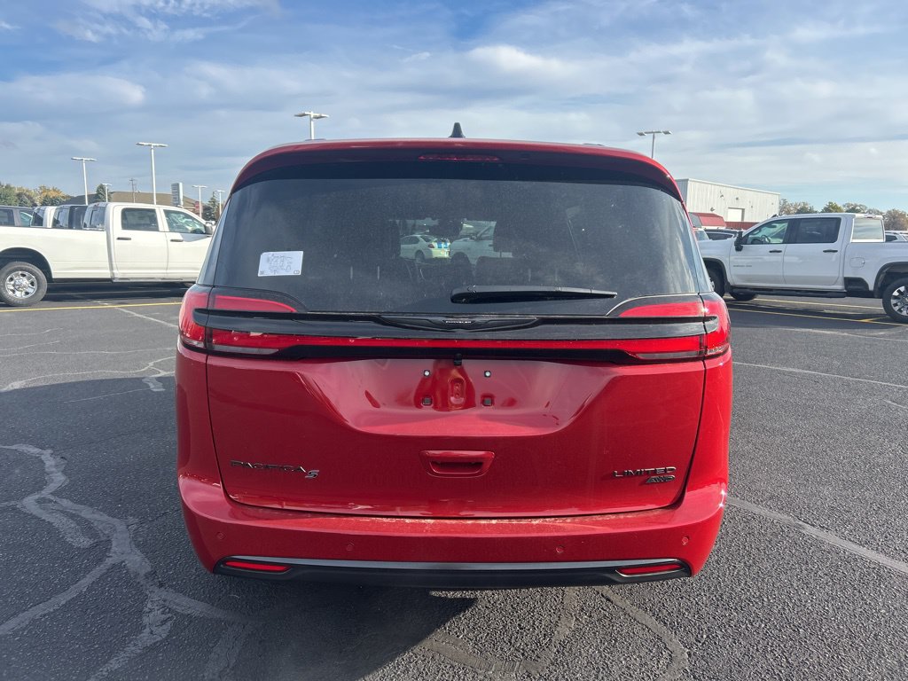 New 2026 Chrysler Pacifica Limited w/ S Appearance Package AWD/4WD image 6