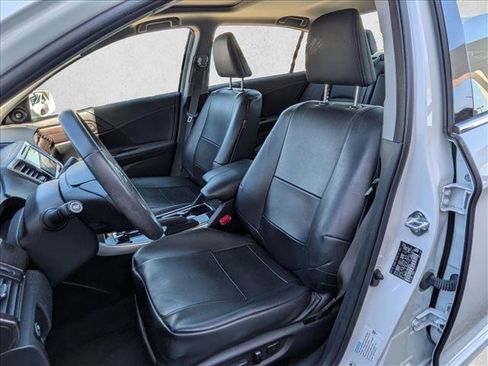 Used 2017 Honda Accord Touring image 16