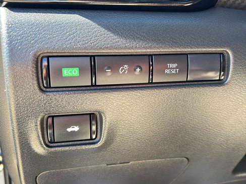 Used 2024 Nissan Sentra SV FWD image 12