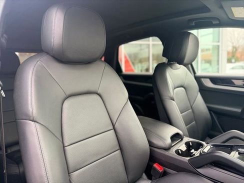 Used 2024 Porsche Cayenne AWD/4WD image 22