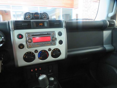 Used 2014 Toyota FJ Cruiser 4WD w/ Upgrade Package image 35