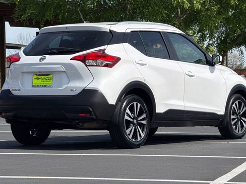 Used 2019 Nissan Kicks SV image 10