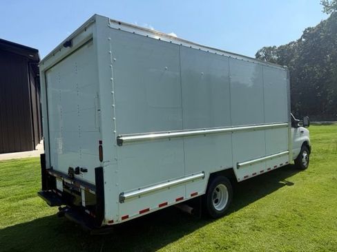 Used 2022 Ford E-350 and Econoline 350 Super Duty RWD image 6