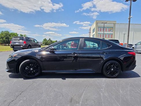 Used 2025 Toyota Camry SE AWD/4WD image 5