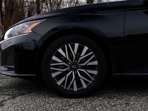 Used 2024 Nissan Altima 2.5 SV image 10